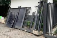 Mobil Hyundai Santa Fe menabrak pagar rumah Jusuf Kalla di Jalan Brawijaya IV, Kebayoran Baru, Jakarta Selatan, Rabu (18/2/2026) dini hari.