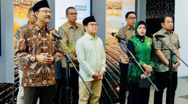 Menteri Sosial Gus Ipul bersama Menko PMK Cak Imin dan Kepala BPS Amalia Widyasanti memantau proses verifikasi lapangan peserta PBI-JK di Jakarta, 19 Februari 2026.