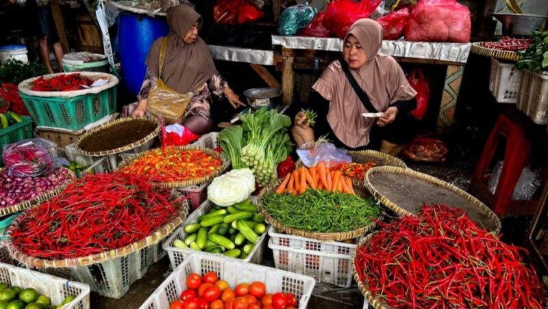 Arsip - Cabai rawit merah, cabai merah keriting dan komoditas pangan lainnya yang dijual pedagang di Pasar Minggu, Jakarta Selatan, Jumat (20/2/2026). ANTARA/Harianto