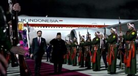 Foto: Presiden Prabowo Subianto tiba di Bandar Udara Militer Marka, Amman, Kerajaan Yordania Hasyimiah, Selasa, (24/2/2026). (Dokumentasi Sekretariat Presiden)

