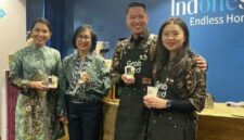 Perwakilan Grab Indonesia dan Coffeenatics berfoto bersama di Paviliun Indonesia, Forum Ekonomi Dunia (WEF) 2026 di Davos, Swiss, Januari 2026. (ANTARA/HO-Grab Indonesia)