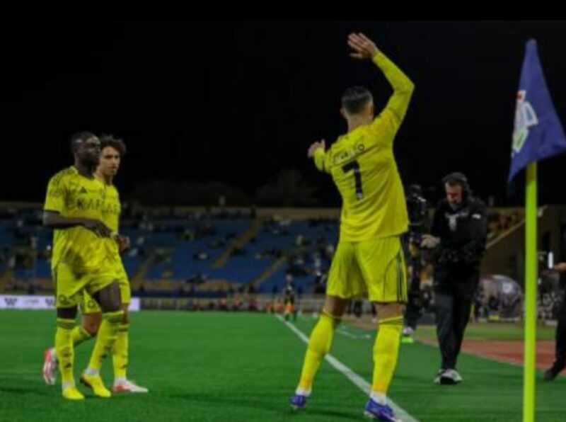 Cristiano Ronaldo perkenalkan selebrasi baru usai cetak gol ke-21 musim ini saat Al Nassr menang 5-0 atas Al Najma di Liga Pro Arab Saudi 2025/2026. (Foto: Talksport)