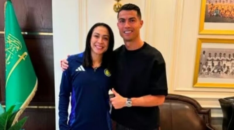 Kathellen bersama Cristiano Ronaldo di Al Nassr. (Dok Kathellen Souza)