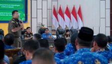 Kepala Kejaksaan Negeri Solok Selatan, Dahnir, SH., M.H., memberikan sosialisasi tugas dan fungsi Kejaksaan kepada 192 kepala sekolah di Aula Sarantau Sasurambi.(26/2/2026) 