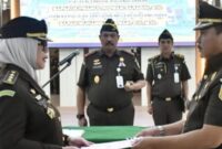 Kajati menyaksikan penyerahan jabatan dari Aspidum lama kepada Aspidum yang baru.