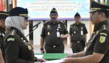 Kajati menyaksikan penyerahan jabatan dari Aspidum lama kepada Aspidum yang baru.