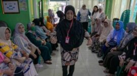 Program MBG lansia mengutamakan mereka yang berusia 75 tahun ke atas, hidup seorang diri, penyandang disabilitas dan keterbatasan akses pemenuhan gizi harian. (FOTO:CNN Indonesia/Adi Ibrahim).

