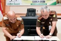 Bupati Bungo H. Dedy Putra menandatangani Perjanjian Kerja Sama dengan Kejaksaan Negeri Bungo di Aula Cempaka, Kantor Bappeda, 28 Februari 2026.”
