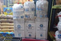 Foto: Penjualan air Zam zam di Tanah Abang, Jakarta. (CNBC Indonesia/Chandra Dwi)

