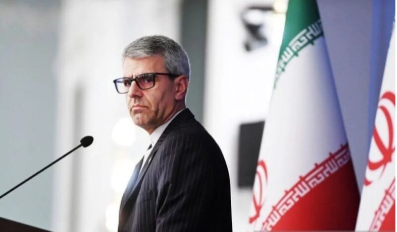 Juru Bicara Kementerian Luar Negeri Iran Ismail Baghaei menghadiri konferensi pers di Teheran, Iran (7/4/2025). (ANTARA/Xinhua/Shadati/aa.)