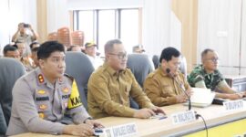 Wako Sungai Penuh Alfin mengikuti Rakor Lintas Sektoral Operasi Ketupat 2026 secara daring di Aula Polres Kerinci, Senin (2/3/2026).