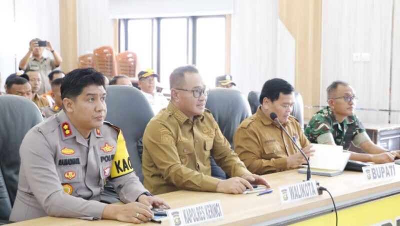 Wako Sungai Penuh Alfin mengikuti Rakor Lintas Sektoral Operasi Ketupat 2026 secara daring di Aula Polres Kerinci, Senin (2/3/2026).