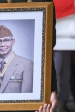 “Prabowo Pimpin Pemakaman Try Sutrisno di TMP Kalibata”