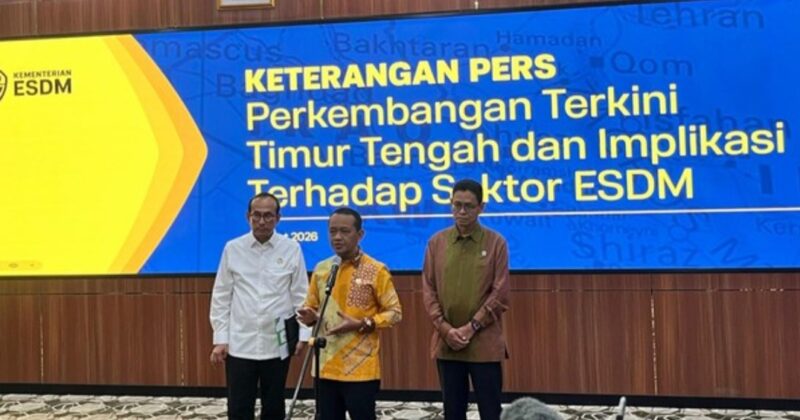 Menteri ESDM Bahlil Lahadalia (tengah).Foto: Heri Purnomo/detikcom

