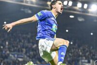 Penyerang Strasbourg Joaquin Panichelli melompat merayakan keberhasilannya mencetak gol ke gawang Reims pada pertandingan perempat final Piala Prancis di Stadion de la Meinau, Strasbourg, Selasa (3/3/2026) waktu setempat. (x.com/RCSA_English)