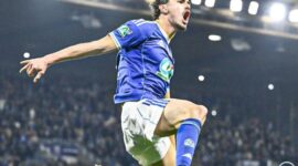 Penyerang Strasbourg Joaquin Panichelli melompat merayakan keberhasilannya mencetak gol ke gawang Reims pada pertandingan perempat final Piala Prancis di Stadion de la Meinau, Strasbourg, Selasa (3/3/2026) waktu setempat. (x.com/RCSA_English)