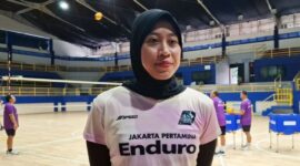 Pemain Jakarta Pertamina Enduro Megawati Hangestri memberikan keterangan pada media di sela-sela sesi latihan di Pertamina Arena Simprug, Jakarta, Selasa (3/3/2026). (ANTARA/Aditya Ramadhan)