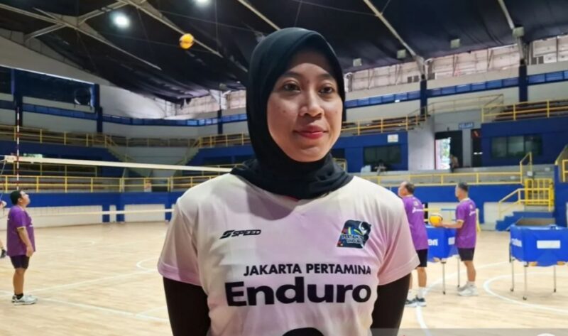 Pemain Jakarta Pertamina Enduro Megawati Hangestri memberikan keterangan pada media di sela-sela sesi latihan di Pertamina Arena Simprug, Jakarta, Selasa (3/3/2026). (ANTARA/Aditya Ramadhan)