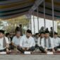 Bupati Solok Selatan H. Khairunas berbuka puasa bersama warga, jajaran Forkopimda, dan tokoh masyarakat, mempererat silaturahmi di bulan Ramadan.