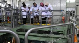Staf Kemenko Pangan meninjau laboratorium BRIN di Kawasan Nuklir Serpong untuk memastikan pengujian kontaminasi radioaktif pada produk pangan.