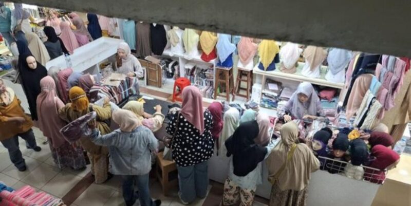 Foto: Kondisi Pasar Tanah Abang, Jakarta Pusat, Sepekan Jelang Ramadan, Kamis (12/2/2026). (CNBC Indonesia/Chandra Dwi Pranata)

